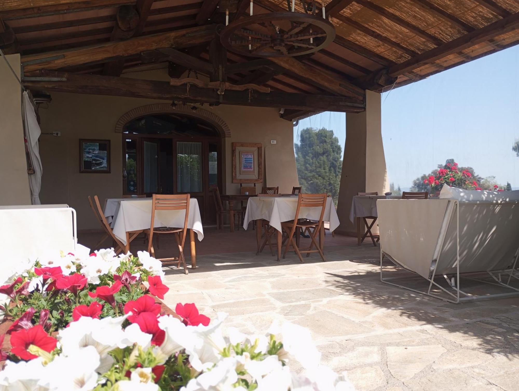 Agriturismo La Luciana 카스틸리오네 델라 페스카이아 외부 사진
