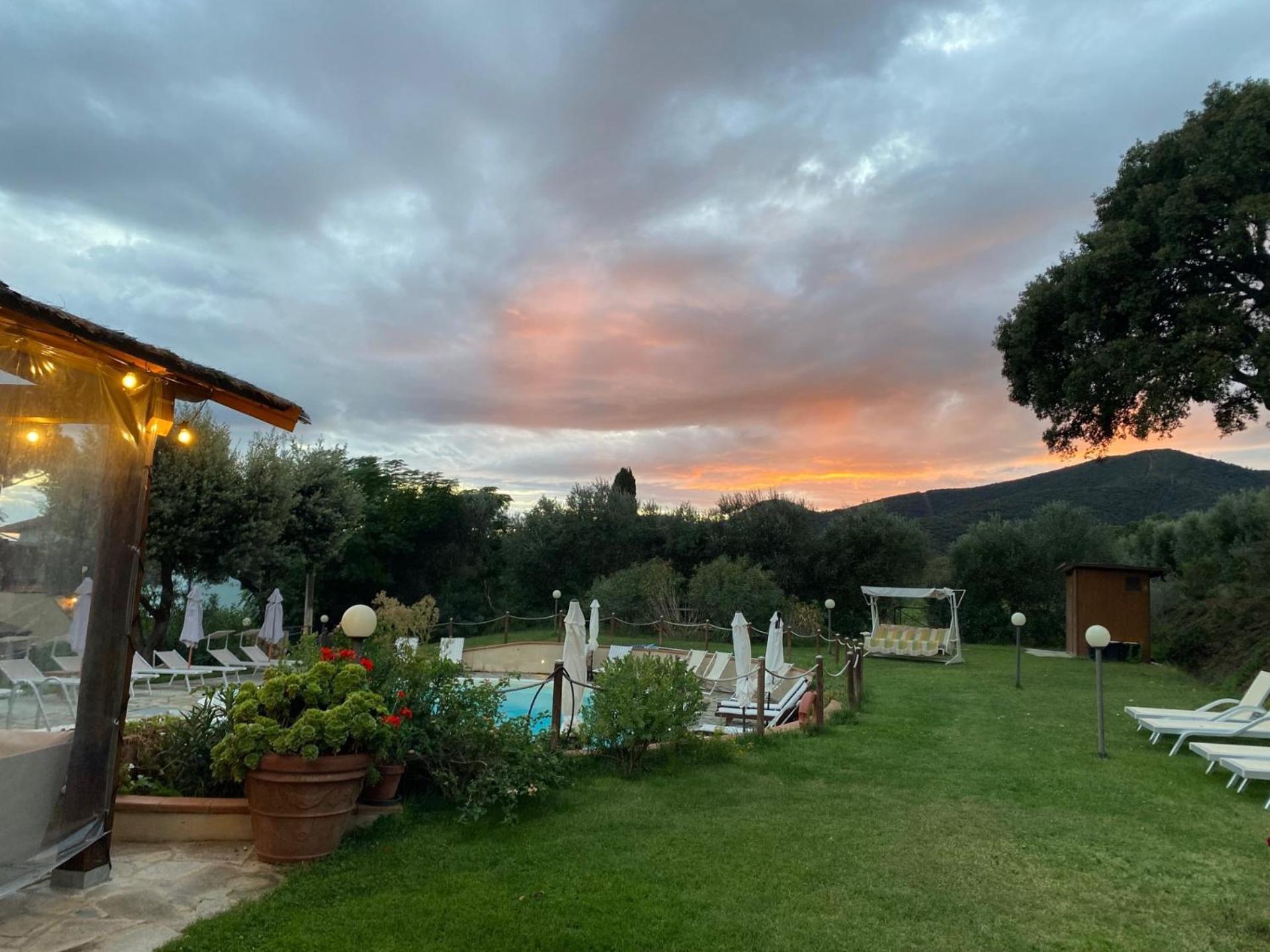 Agriturismo La Luciana 카스틸리오네 델라 페스카이아 외부 사진